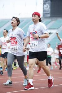 BIB: 294, 7174, 2019, 7173, 2018
                            <button type="button" onclick="openModal(5996926)" class="btn btn-primary btn-sm float-right btn-popup" data-toggle="modal" data-target=".modal-high-quality">
                        <i class="fas fa-shopping-cart"></i> Add to Cart
                    </button>
                                            <button type="button" onclick="isThisMe(5996926, true)" class="btn btn-success btn-sm float-right btn-popup btn-isme hidden" data-toggle="tooltip" data-placement="bottom" title="นี่คือรูปของคุณใช่ไหม คลิกที่นี่เพื่อเอาเข้าอัลบั้ม">
                        <i class="fas fa-plus"></i> Add to album
                    </button>
                    <button type="button" onclick="isThisMe(5996926, false)" class="btn btn-warning btn-sm float-right btn-popup btn-isnotme hidden">
                        <i class="fas fa-ban"></i> Remove from album
                    </button>