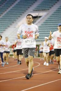 BIB: 201, 6715, 129
                            <button type="button" onclick="openModal(5973445)" class="btn btn-primary btn-sm float-right btn-popup" data-toggle="modal" data-target=".modal-high-quality">
                        <i class="fas fa-shopping-cart"></i> Add to Cart
                    </button>
                                            <button type="button" onclick="isThisMe(5973445, true)" class="btn btn-success btn-sm float-right btn-popup btn-isme hidden" data-toggle="tooltip" data-placement="bottom" title="นี่คือรูปของคุณใช่ไหม คลิกที่นี่เพื่อเอาเข้าอัลบั้ม">
                        <i class="fas fa-plus"></i> Add to album
                    </button>
                    <button type="button" onclick="isThisMe(5973445, false)" class="btn btn-warning btn-sm float-right btn-popup btn-isnotme hidden">
                        <i class="fas fa-ban"></i> Remove from album
                    </button>