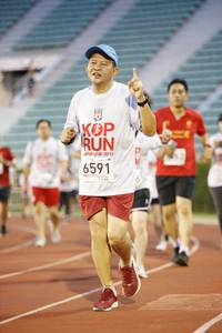 BIB: 2019, 6591
                            <button type="button" onclick="openModal(5979734)" class="btn btn-primary btn-sm float-right btn-popup" data-toggle="modal" data-target=".modal-high-quality">
                        <i class="fas fa-shopping-cart"></i> Add to Cart
                    </button>
                                            <button type="button" onclick="isThisMe(5979734, true)" class="btn btn-success btn-sm float-right btn-popup btn-isme hidden" data-toggle="tooltip" data-placement="bottom" title="นี่คือรูปของคุณใช่ไหม คลิกที่นี่เพื่อเอาเข้าอัลบั้ม">
                        <i class="fas fa-plus"></i> Add to album
                    </button>
                    <button type="button" onclick="isThisMe(5979734, false)" class="btn btn-warning btn-sm float-right btn-popup btn-isnotme hidden">
                        <i class="fas fa-ban"></i> Remove from album
                    </button>