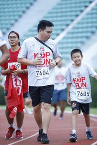 BIB: 201, 7604, 7605, 2010
                            <button type="button" onclick="openModal(5996392)" class="btn btn-primary btn-sm float-right btn-popup" data-toggle="modal" data-target=".modal-high-quality">
                        <i class="fas fa-shopping-cart"></i> Add to Cart
                    </button>
                                            <button type="button" onclick="isThisMe(5996392, true)" class="btn btn-success btn-sm float-right btn-popup btn-isme hidden" data-toggle="tooltip" data-placement="bottom" title="นี่คือรูปของคุณใช่ไหม คลิกที่นี่เพื่อเอาเข้าอัลบั้ม">
                        <i class="fas fa-plus"></i> Add to album
                    </button>
                    <button type="button" onclick="isThisMe(5996392, false)" class="btn btn-warning btn-sm float-right btn-popup btn-isnotme hidden">
                        <i class="fas fa-ban"></i> Remove from album
                    </button>