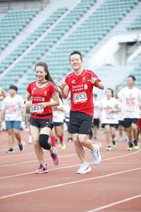 BIB: 5853, 585
                            <button type="button" onclick="openModal(5998165)" class="btn btn-primary btn-sm float-right btn-popup" data-toggle="modal" data-target=".modal-high-quality">
                        <i class="fas fa-shopping-cart"></i> Add to Cart
                    </button>
                                            <button type="button" onclick="isThisMe(5998165, true)" class="btn btn-success btn-sm float-right btn-popup btn-isme hidden" data-toggle="tooltip" data-placement="bottom" title="นี่คือรูปของคุณใช่ไหม คลิกที่นี่เพื่อเอาเข้าอัลบั้ม">
                        <i class="fas fa-plus"></i> Add to album
                    </button>
                    <button type="button" onclick="isThisMe(5998165, false)" class="btn btn-warning btn-sm float-right btn-popup btn-isnotme hidden">
                        <i class="fas fa-ban"></i> Remove from album
                    </button>