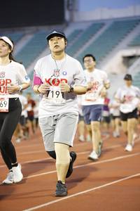 BIB: 191
                            <button type="button" onclick="openModal(5975225)" class="btn btn-primary btn-sm float-right btn-popup" data-toggle="modal" data-target=".modal-high-quality">
                        <i class="fas fa-shopping-cart"></i> Add to Cart
                    </button>
                                            <button type="button" onclick="isThisMe(5975225, true)" class="btn btn-success btn-sm float-right btn-popup btn-isme hidden" data-toggle="tooltip" data-placement="bottom" title="นี่คือรูปของคุณใช่ไหม คลิกที่นี่เพื่อเอาเข้าอัลบั้ม">
                        <i class="fas fa-plus"></i> Add to album
                    </button>
                    <button type="button" onclick="isThisMe(5975225, false)" class="btn btn-warning btn-sm float-right btn-popup btn-isnotme hidden">
                        <i class="fas fa-ban"></i> Remove from album
                    </button>