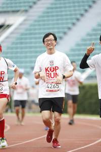 BIB: 4265
                            <button type="button" onclick="openModal(6000022)" class="btn btn-primary btn-sm float-right btn-popup" data-toggle="modal" data-target=".modal-high-quality">
                        <i class="fas fa-shopping-cart"></i> Add to Cart
                    </button>
                                            <button type="button" onclick="isThisMe(6000022, true)" class="btn btn-success btn-sm float-right btn-popup btn-isme hidden" data-toggle="tooltip" data-placement="bottom" title="นี่คือรูปของคุณใช่ไหม คลิกที่นี่เพื่อเอาเข้าอัลบั้ม">
                        <i class="fas fa-plus"></i> Add to album
                    </button>
                    <button type="button" onclick="isThisMe(6000022, false)" class="btn btn-warning btn-sm float-right btn-popup btn-isnotme hidden">
                        <i class="fas fa-ban"></i> Remove from album
                    </button>