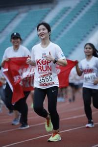 BIB: 201, 6410, 3555
                            <button type="button" onclick="openModal(5990524)" class="btn btn-primary btn-sm float-right btn-popup" data-toggle="modal" data-target=".modal-high-quality">
                        <i class="fas fa-shopping-cart"></i> Add to Cart
                    </button>
                                            <button type="button" onclick="isThisMe(5990524, true)" class="btn btn-success btn-sm float-right btn-popup btn-isme hidden" data-toggle="tooltip" data-placement="bottom" title="นี่คือรูปของคุณใช่ไหม คลิกที่นี่เพื่อเอาเข้าอัลบั้ม">
                        <i class="fas fa-plus"></i> Add to album
                    </button>
                    <button type="button" onclick="isThisMe(5990524, false)" class="btn btn-warning btn-sm float-right btn-popup btn-isnotme hidden">
                        <i class="fas fa-ban"></i> Remove from album
                    </button>