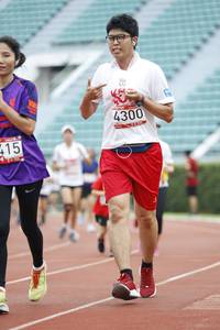 BIB: 4300
                            <button type="button" onclick="openModal(5999321)" class="btn btn-primary btn-sm float-right btn-popup" data-toggle="modal" data-target=".modal-high-quality">
                        <i class="fas fa-shopping-cart"></i> Add to Cart
                    </button>
                                            <button type="button" onclick="isThisMe(5999321, true)" class="btn btn-success btn-sm float-right btn-popup btn-isme hidden" data-toggle="tooltip" data-placement="bottom" title="นี่คือรูปของคุณใช่ไหม คลิกที่นี่เพื่อเอาเข้าอัลบั้ม">
                        <i class="fas fa-plus"></i> Add to album
                    </button>
                    <button type="button" onclick="isThisMe(5999321, false)" class="btn btn-warning btn-sm float-right btn-popup btn-isnotme hidden">
                        <i class="fas fa-ban"></i> Remove from album
                    </button>