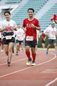 BIB: 1450, 4822
                            <button type="button" onclick="openModal(5999195)" class="btn btn-primary btn-sm float-right btn-popup" data-toggle="modal" data-target=".modal-high-quality">
                        <i class="fas fa-shopping-cart"></i> Add to Cart
                    </button>
                                            <button type="button" onclick="isThisMe(5999195, true)" class="btn btn-success btn-sm float-right btn-popup btn-isme hidden" data-toggle="tooltip" data-placement="bottom" title="นี่คือรูปของคุณใช่ไหม คลิกที่นี่เพื่อเอาเข้าอัลบั้ม">
                        <i class="fas fa-plus"></i> Add to album
                    </button>
                    <button type="button" onclick="isThisMe(5999195, false)" class="btn btn-warning btn-sm float-right btn-popup btn-isnotme hidden">
                        <i class="fas fa-ban"></i> Remove from album
                    </button>