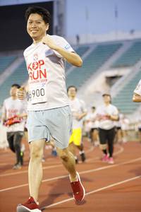 BIB: 2019, 6900
                            <button type="button" onclick="openModal(5976697)" class="btn btn-primary btn-sm float-right btn-popup" data-toggle="modal" data-target=".modal-high-quality">
                        <i class="fas fa-shopping-cart"></i> Add to Cart
                    </button>
                                            <button type="button" onclick="isThisMe(5976697, true)" class="btn btn-success btn-sm float-right btn-popup btn-isme hidden" data-toggle="tooltip" data-placement="bottom" title="นี่คือรูปของคุณใช่ไหม คลิกที่นี่เพื่อเอาเข้าอัลบั้ม">
                        <i class="fas fa-plus"></i> Add to album
                    </button>
                    <button type="button" onclick="isThisMe(5976697, false)" class="btn btn-warning btn-sm float-right btn-popup btn-isnotme hidden">
                        <i class="fas fa-ban"></i> Remove from album
                    </button>