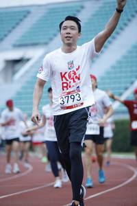 BIB: 3793, 201
                            <button type="button" onclick="openModal(5993779)" class="btn btn-primary btn-sm float-right btn-popup" data-toggle="modal" data-target=".modal-high-quality">
                        <i class="fas fa-shopping-cart"></i> Add to Cart
                    </button>
                                            <button type="button" onclick="isThisMe(5993779, true)" class="btn btn-success btn-sm float-right btn-popup btn-isme hidden" data-toggle="tooltip" data-placement="bottom" title="นี่คือรูปของคุณใช่ไหม คลิกที่นี่เพื่อเอาเข้าอัลบั้ม">
                        <i class="fas fa-plus"></i> Add to album
                    </button>
                    <button type="button" onclick="isThisMe(5993779, false)" class="btn btn-warning btn-sm float-right btn-popup btn-isnotme hidden">
                        <i class="fas fa-ban"></i> Remove from album
                    </button>