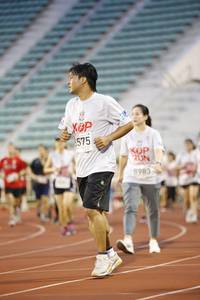 BIB: 575, 8983
                            <button type="button" onclick="openModal(5977417)" class="btn btn-primary btn-sm float-right btn-popup" data-toggle="modal" data-target=".modal-high-quality">
                        <i class="fas fa-shopping-cart"></i> Add to Cart
                    </button>
                                            <button type="button" onclick="isThisMe(5977417, true)" class="btn btn-success btn-sm float-right btn-popup btn-isme hidden" data-toggle="tooltip" data-placement="bottom" title="นี่คือรูปของคุณใช่ไหม คลิกที่นี่เพื่อเอาเข้าอัลบั้ม">
                        <i class="fas fa-plus"></i> Add to album
                    </button>
                    <button type="button" onclick="isThisMe(5977417, false)" class="btn btn-warning btn-sm float-right btn-popup btn-isnotme hidden">
                        <i class="fas fa-ban"></i> Remove from album
                    </button>