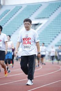 BIB: 8802
                            <button type="button" onclick="openModal(5995956)" class="btn btn-primary btn-sm float-right btn-popup" data-toggle="modal" data-target=".modal-high-quality">
                        <i class="fas fa-shopping-cart"></i> Add to Cart
                    </button>
                                            <button type="button" onclick="isThisMe(5995956, true)" class="btn btn-success btn-sm float-right btn-popup btn-isme hidden" data-toggle="tooltip" data-placement="bottom" title="นี่คือรูปของคุณใช่ไหม คลิกที่นี่เพื่อเอาเข้าอัลบั้ม">
                        <i class="fas fa-plus"></i> Add to album
                    </button>
                    <button type="button" onclick="isThisMe(5995956, false)" class="btn btn-warning btn-sm float-right btn-popup btn-isnotme hidden">
                        <i class="fas fa-ban"></i> Remove from album
                    </button>