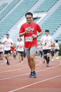 BIB: 210, 4945
                            <button type="button" onclick="openModal(5998472)" class="btn btn-primary btn-sm float-right btn-popup" data-toggle="modal" data-target=".modal-high-quality">
                        <i class="fas fa-shopping-cart"></i> Add to Cart
                    </button>
                                            <button type="button" onclick="isThisMe(5998472, true)" class="btn btn-success btn-sm float-right btn-popup btn-isme hidden" data-toggle="tooltip" data-placement="bottom" title="นี่คือรูปของคุณใช่ไหม คลิกที่นี่เพื่อเอาเข้าอัลบั้ม">
                        <i class="fas fa-plus"></i> Add to album
                    </button>
                    <button type="button" onclick="isThisMe(5998472, false)" class="btn btn-warning btn-sm float-right btn-popup btn-isnotme hidden">
                        <i class="fas fa-ban"></i> Remove from album
                    </button>