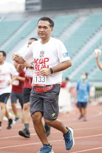 BIB: 133
                            <button type="button" onclick="openModal(5999948)" class="btn btn-primary btn-sm float-right btn-popup" data-toggle="modal" data-target=".modal-high-quality">
                        <i class="fas fa-shopping-cart"></i> Add to Cart
                    </button>
                                            <button type="button" onclick="isThisMe(5999948, true)" class="btn btn-success btn-sm float-right btn-popup btn-isme hidden" data-toggle="tooltip" data-placement="bottom" title="นี่คือรูปของคุณใช่ไหม คลิกที่นี่เพื่อเอาเข้าอัลบั้ม">
                        <i class="fas fa-plus"></i> Add to album
                    </button>
                    <button type="button" onclick="isThisMe(5999948, false)" class="btn btn-warning btn-sm float-right btn-popup btn-isnotme hidden">
                        <i class="fas fa-ban"></i> Remove from album
                    </button>