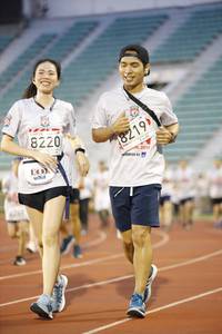 BIB: 8220, 8219, 2019
                            <button type="button" onclick="openModal(5976841)" class="btn btn-primary btn-sm float-right btn-popup" data-toggle="modal" data-target=".modal-high-quality">
                        <i class="fas fa-shopping-cart"></i> Add to Cart
                    </button>
                                            <button type="button" onclick="isThisMe(5976841, true)" class="btn btn-success btn-sm float-right btn-popup btn-isme hidden" data-toggle="tooltip" data-placement="bottom" title="นี่คือรูปของคุณใช่ไหม คลิกที่นี่เพื่อเอาเข้าอัลบั้ม">
                        <i class="fas fa-plus"></i> Add to album
                    </button>
                    <button type="button" onclick="isThisMe(5976841, false)" class="btn btn-warning btn-sm float-right btn-popup btn-isnotme hidden">
                        <i class="fas fa-ban"></i> Remove from album
                    </button>