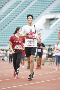 BIB: 5393, 1275
                            <button type="button" onclick="openModal(5999729)" class="btn btn-primary btn-sm float-right btn-popup" data-toggle="modal" data-target=".modal-high-quality">
                        <i class="fas fa-shopping-cart"></i> Add to Cart
                    </button>
                                            <button type="button" onclick="isThisMe(5999729, true)" class="btn btn-success btn-sm float-right btn-popup btn-isme hidden" data-toggle="tooltip" data-placement="bottom" title="นี่คือรูปของคุณใช่ไหม คลิกที่นี่เพื่อเอาเข้าอัลบั้ม">
                        <i class="fas fa-plus"></i> Add to album
                    </button>
                    <button type="button" onclick="isThisMe(5999729, false)" class="btn btn-warning btn-sm float-right btn-popup btn-isnotme hidden">
                        <i class="fas fa-ban"></i> Remove from album
                    </button>