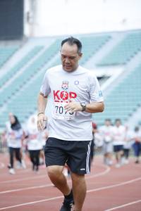 BIB: 707
                            <button type="button" onclick="openModal(5996433)" class="btn btn-primary btn-sm float-right btn-popup" data-toggle="modal" data-target=".modal-high-quality">
                        <i class="fas fa-shopping-cart"></i> Add to Cart
                    </button>
                                            <button type="button" onclick="isThisMe(5996433, true)" class="btn btn-success btn-sm float-right btn-popup btn-isme hidden" data-toggle="tooltip" data-placement="bottom" title="นี่คือรูปของคุณใช่ไหม คลิกที่นี่เพื่อเอาเข้าอัลบั้ม">
                        <i class="fas fa-plus"></i> Add to album
                    </button>
                    <button type="button" onclick="isThisMe(5996433, false)" class="btn btn-warning btn-sm float-right btn-popup btn-isnotme hidden">
                        <i class="fas fa-ban"></i> Remove from album
                    </button>