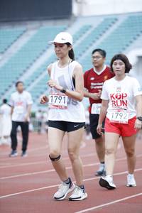 BIB: 1791, 1792
                            <button type="button" onclick="openModal(5996961)" class="btn btn-primary btn-sm float-right btn-popup" data-toggle="modal" data-target=".modal-high-quality">
                        <i class="fas fa-shopping-cart"></i> Add to Cart
                    </button>
                                            <button type="button" onclick="isThisMe(5996961, true)" class="btn btn-success btn-sm float-right btn-popup btn-isme hidden" data-toggle="tooltip" data-placement="bottom" title="นี่คือรูปของคุณใช่ไหม คลิกที่นี่เพื่อเอาเข้าอัลบั้ม">
                        <i class="fas fa-plus"></i> Add to album
                    </button>
                    <button type="button" onclick="isThisMe(5996961, false)" class="btn btn-warning btn-sm float-right btn-popup btn-isnotme hidden">
                        <i class="fas fa-ban"></i> Remove from album
                    </button>