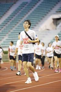 BIB: 122
                            <button type="button" onclick="openModal(5977172)" class="btn btn-primary btn-sm float-right btn-popup" data-toggle="modal" data-target=".modal-high-quality">
                        <i class="fas fa-shopping-cart"></i> Add to Cart
                    </button>
                                            <button type="button" onclick="isThisMe(5977172, true)" class="btn btn-success btn-sm float-right btn-popup btn-isme hidden" data-toggle="tooltip" data-placement="bottom" title="นี่คือรูปของคุณใช่ไหม คลิกที่นี่เพื่อเอาเข้าอัลบั้ม">
                        <i class="fas fa-plus"></i> Add to album
                    </button>
                    <button type="button" onclick="isThisMe(5977172, false)" class="btn btn-warning btn-sm float-right btn-popup btn-isnotme hidden">
                        <i class="fas fa-ban"></i> Remove from album
                    </button>