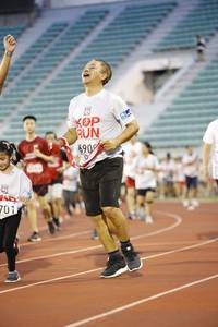 BIB: 690, 701
                            <button type="button" onclick="openModal(5987917)" class="btn btn-primary btn-sm float-right btn-popup" data-toggle="modal" data-target=".modal-high-quality">
                        <i class="fas fa-shopping-cart"></i> Add to Cart
                    </button>
                                            <button type="button" onclick="isThisMe(5987917, true)" class="btn btn-success btn-sm float-right btn-popup btn-isme hidden" data-toggle="tooltip" data-placement="bottom" title="นี่คือรูปของคุณใช่ไหม คลิกที่นี่เพื่อเอาเข้าอัลบั้ม">
                        <i class="fas fa-plus"></i> Add to album
                    </button>
                    <button type="button" onclick="isThisMe(5987917, false)" class="btn btn-warning btn-sm float-right btn-popup btn-isnotme hidden">
                        <i class="fas fa-ban"></i> Remove from album
                    </button>