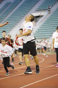 BIB: 6909, 701
                            <button type="button" onclick="openModal(5979273)" class="btn btn-primary btn-sm float-right btn-popup" data-toggle="modal" data-target=".modal-high-quality">
                        <i class="fas fa-shopping-cart"></i> Add to Cart
                    </button>
                                            <button type="button" onclick="isThisMe(5979273, true)" class="btn btn-success btn-sm float-right btn-popup btn-isme hidden" data-toggle="tooltip" data-placement="bottom" title="นี่คือรูปของคุณใช่ไหม คลิกที่นี่เพื่อเอาเข้าอัลบั้ม">
                        <i class="fas fa-plus"></i> Add to album
                    </button>
                    <button type="button" onclick="isThisMe(5979273, false)" class="btn btn-warning btn-sm float-right btn-popup btn-isnotme hidden">
                        <i class="fas fa-ban"></i> Remove from album
                    </button>