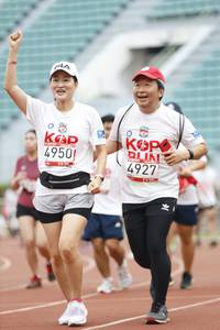 BIB: 4950, 4927
                            <button type="button" onclick="openModal(6000617)" class="btn btn-primary btn-sm float-right btn-popup" data-toggle="modal" data-target=".modal-high-quality">
                        <i class="fas fa-shopping-cart"></i> Add to Cart
                    </button>
                                            <button type="button" onclick="isThisMe(6000617, true)" class="btn btn-success btn-sm float-right btn-popup btn-isme hidden" data-toggle="tooltip" data-placement="bottom" title="นี่คือรูปของคุณใช่ไหม คลิกที่นี่เพื่อเอาเข้าอัลบั้ม">
                        <i class="fas fa-plus"></i> Add to album
                    </button>
                    <button type="button" onclick="isThisMe(6000617, false)" class="btn btn-warning btn-sm float-right btn-popup btn-isnotme hidden">
                        <i class="fas fa-ban"></i> Remove from album
                    </button>