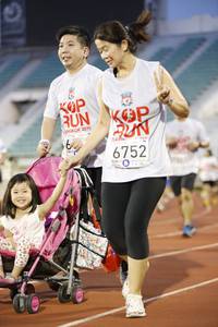 BIB: 6752, 2019
                            <button type="button" onclick="openModal(5974288)" class="btn btn-primary btn-sm float-right btn-popup" data-toggle="modal" data-target=".modal-high-quality">
                        <i class="fas fa-shopping-cart"></i> Add to Cart
                    </button>
                                            <button type="button" onclick="isThisMe(5974288, true)" class="btn btn-success btn-sm float-right btn-popup btn-isme hidden" data-toggle="tooltip" data-placement="bottom" title="นี่คือรูปของคุณใช่ไหม คลิกที่นี่เพื่อเอาเข้าอัลบั้ม">
                        <i class="fas fa-plus"></i> Add to album
                    </button>
                    <button type="button" onclick="isThisMe(5974288, false)" class="btn btn-warning btn-sm float-right btn-popup btn-isnotme hidden">
                        <i class="fas fa-ban"></i> Remove from album
                    </button>