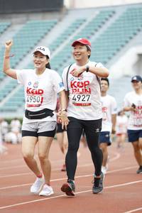 BIB: 4950, 4927
                            <button type="button" onclick="openModal(6000622)" class="btn btn-primary btn-sm float-right btn-popup" data-toggle="modal" data-target=".modal-high-quality">
                        <i class="fas fa-shopping-cart"></i> Add to Cart
                    </button>
                                            <button type="button" onclick="isThisMe(6000622, true)" class="btn btn-success btn-sm float-right btn-popup btn-isme hidden" data-toggle="tooltip" data-placement="bottom" title="นี่คือรูปของคุณใช่ไหม คลิกที่นี่เพื่อเอาเข้าอัลบั้ม">
                        <i class="fas fa-plus"></i> Add to album
                    </button>
                    <button type="button" onclick="isThisMe(6000622, false)" class="btn btn-warning btn-sm float-right btn-popup btn-isnotme hidden">
                        <i class="fas fa-ban"></i> Remove from album
                    </button>