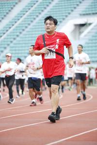 BIB: 915
                            <button type="button" onclick="openModal(5998118)" class="btn btn-primary btn-sm float-right btn-popup" data-toggle="modal" data-target=".modal-high-quality">
                        <i class="fas fa-shopping-cart"></i> Add to Cart
                    </button>
                                            <button type="button" onclick="isThisMe(5998118, true)" class="btn btn-success btn-sm float-right btn-popup btn-isme hidden" data-toggle="tooltip" data-placement="bottom" title="นี่คือรูปของคุณใช่ไหม คลิกที่นี่เพื่อเอาเข้าอัลบั้ม">
                        <i class="fas fa-plus"></i> Add to album
                    </button>
                    <button type="button" onclick="isThisMe(5998118, false)" class="btn btn-warning btn-sm float-right btn-popup btn-isnotme hidden">
                        <i class="fas fa-ban"></i> Remove from album
                    </button>