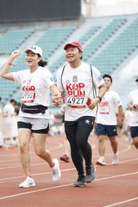 BIB: 4950, 4927
                            <button type="button" onclick="openModal(6000624)" class="btn btn-primary btn-sm float-right btn-popup" data-toggle="modal" data-target=".modal-high-quality">
                        <i class="fas fa-shopping-cart"></i> Add to Cart
                    </button>
                                            <button type="button" onclick="isThisMe(6000624, true)" class="btn btn-success btn-sm float-right btn-popup btn-isme hidden" data-toggle="tooltip" data-placement="bottom" title="นี่คือรูปของคุณใช่ไหม คลิกที่นี่เพื่อเอาเข้าอัลบั้ม">
                        <i class="fas fa-plus"></i> Add to album
                    </button>
                    <button type="button" onclick="isThisMe(6000624, false)" class="btn btn-warning btn-sm float-right btn-popup btn-isnotme hidden">
                        <i class="fas fa-ban"></i> Remove from album
                    </button>