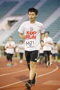 BIB: 6621
                            <button type="button" onclick="openModal(5975766)" class="btn btn-primary btn-sm float-right btn-popup" data-toggle="modal" data-target=".modal-high-quality">
                        <i class="fas fa-shopping-cart"></i> Add to Cart
                    </button>
                                            <button type="button" onclick="isThisMe(5975766, true)" class="btn btn-success btn-sm float-right btn-popup btn-isme hidden" data-toggle="tooltip" data-placement="bottom" title="นี่คือรูปของคุณใช่ไหม คลิกที่นี่เพื่อเอาเข้าอัลบั้ม">
                        <i class="fas fa-plus"></i> Add to album
                    </button>
                    <button type="button" onclick="isThisMe(5975766, false)" class="btn btn-warning btn-sm float-right btn-popup btn-isnotme hidden">
                        <i class="fas fa-ban"></i> Remove from album
                    </button>