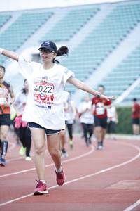 BIB: 4022, 2019
                            <button type="button" onclick="openModal(5996170)" class="btn btn-primary btn-sm float-right btn-popup" data-toggle="modal" data-target=".modal-high-quality">
                        <i class="fas fa-shopping-cart"></i> Add to Cart
                    </button>
                                            <button type="button" onclick="isThisMe(5996170, true)" class="btn btn-success btn-sm float-right btn-popup btn-isme hidden" data-toggle="tooltip" data-placement="bottom" title="นี่คือรูปของคุณใช่ไหม คลิกที่นี่เพื่อเอาเข้าอัลบั้ม">
                        <i class="fas fa-plus"></i> Add to album
                    </button>
                    <button type="button" onclick="isThisMe(5996170, false)" class="btn btn-warning btn-sm float-right btn-popup btn-isnotme hidden">
                        <i class="fas fa-ban"></i> Remove from album
                    </button>