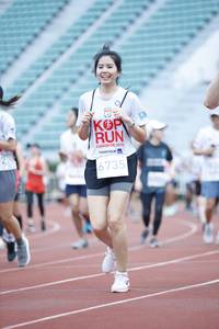 BIB: 201, 6735
                            <button type="button" onclick="openModal(5996063)" class="btn btn-primary btn-sm float-right btn-popup" data-toggle="modal" data-target=".modal-high-quality">
                        <i class="fas fa-shopping-cart"></i> Add to Cart
                    </button>
                                            <button type="button" onclick="isThisMe(5996063, true)" class="btn btn-success btn-sm float-right btn-popup btn-isme hidden" data-toggle="tooltip" data-placement="bottom" title="นี่คือรูปของคุณใช่ไหม คลิกที่นี่เพื่อเอาเข้าอัลบั้ม">
                        <i class="fas fa-plus"></i> Add to album
                    </button>
                    <button type="button" onclick="isThisMe(5996063, false)" class="btn btn-warning btn-sm float-right btn-popup btn-isnotme hidden">
                        <i class="fas fa-ban"></i> Remove from album
                    </button>