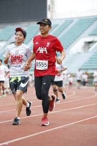 BIB: 8555, 2019
                            <button type="button" onclick="openModal(5998599)" class="btn btn-primary btn-sm float-right btn-popup" data-toggle="modal" data-target=".modal-high-quality">
                        <i class="fas fa-shopping-cart"></i> Add to Cart
                    </button>
                                            <button type="button" onclick="isThisMe(5998599, true)" class="btn btn-success btn-sm float-right btn-popup btn-isme hidden" data-toggle="tooltip" data-placement="bottom" title="นี่คือรูปของคุณใช่ไหม คลิกที่นี่เพื่อเอาเข้าอัลบั้ม">
                        <i class="fas fa-plus"></i> Add to album
                    </button>
                    <button type="button" onclick="isThisMe(5998599, false)" class="btn btn-warning btn-sm float-right btn-popup btn-isnotme hidden">
                        <i class="fas fa-ban"></i> Remove from album
                    </button>