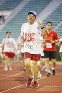 BIB: 2013, 6591
                            <button type="button" onclick="openModal(5979721)" class="btn btn-primary btn-sm float-right btn-popup" data-toggle="modal" data-target=".modal-high-quality">
                        <i class="fas fa-shopping-cart"></i> Add to Cart
                    </button>
                                            <button type="button" onclick="isThisMe(5979721, true)" class="btn btn-success btn-sm float-right btn-popup btn-isme hidden" data-toggle="tooltip" data-placement="bottom" title="นี่คือรูปของคุณใช่ไหม คลิกที่นี่เพื่อเอาเข้าอัลบั้ม">
                        <i class="fas fa-plus"></i> Add to album
                    </button>
                    <button type="button" onclick="isThisMe(5979721, false)" class="btn btn-warning btn-sm float-right btn-popup btn-isnotme hidden">
                        <i class="fas fa-ban"></i> Remove from album
                    </button>