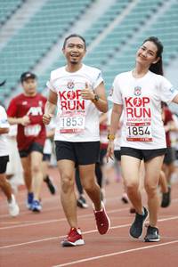 BIB: 2019, 1853, 1854
                            <button type="button" onclick="openModal(5998890)" class="btn btn-primary btn-sm float-right btn-popup" data-toggle="modal" data-target=".modal-high-quality">
                        <i class="fas fa-shopping-cart"></i> Add to Cart
                    </button>
                                            <button type="button" onclick="isThisMe(5998890, true)" class="btn btn-success btn-sm float-right btn-popup btn-isme hidden" data-toggle="tooltip" data-placement="bottom" title="นี่คือรูปของคุณใช่ไหม คลิกที่นี่เพื่อเอาเข้าอัลบั้ม">
                        <i class="fas fa-plus"></i> Add to album
                    </button>
                    <button type="button" onclick="isThisMe(5998890, false)" class="btn btn-warning btn-sm float-right btn-popup btn-isnotme hidden">
                        <i class="fas fa-ban"></i> Remove from album
                    </button>