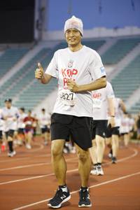 BIB: 827
                            <button type="button" onclick="openModal(5969034)" class="btn btn-primary btn-sm float-right btn-popup" data-toggle="modal" data-target=".modal-high-quality">
                        <i class="fas fa-shopping-cart"></i> Add to Cart
                    </button>
                                            <button type="button" onclick="isThisMe(5969034, true)" class="btn btn-success btn-sm float-right btn-popup btn-isme hidden" data-toggle="tooltip" data-placement="bottom" title="นี่คือรูปของคุณใช่ไหม คลิกที่นี่เพื่อเอาเข้าอัลบั้ม">
                        <i class="fas fa-plus"></i> Add to album
                    </button>
                    <button type="button" onclick="isThisMe(5969034, false)" class="btn btn-warning btn-sm float-right btn-popup btn-isnotme hidden">
                        <i class="fas fa-ban"></i> Remove from album
                    </button>