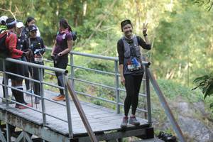 BIB: 134
                            <button type="button" onclick="openModal(6876898)" class="btn btn-primary btn-sm float-right btn-popup" data-toggle="modal" data-target=".modal-high-quality">
                        <i class="fas fa-shopping-cart"></i> Add to Cart
                    </button>
                                            <button type="button" onclick="isThisMe(6876898, true)" class="btn btn-success btn-sm float-right btn-popup btn-isme hidden" data-toggle="tooltip" data-placement="bottom" title="นี่คือรูปของคุณใช่ไหม คลิกที่นี่เพื่อเอาเข้าอัลบั้ม">
                        <i class="fas fa-plus"></i> Add to album
                    </button>
                    <button type="button" onclick="isThisMe(6876898, false)" class="btn btn-warning btn-sm float-right btn-popup btn-isnotme hidden">
                        <i class="fas fa-ban"></i> Remove from album
                    </button>