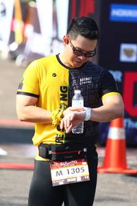 BIB: 1305
                            <button type="button" onclick="openModal(6980091)" class="btn btn-primary btn-sm float-right btn-popup" data-toggle="modal" data-target=".modal-high-quality">
                        <i class="fas fa-shopping-cart"></i> Add to Cart
                    </button>
                                            <button type="button" onclick="isThisMe(6980091, true)" class="btn btn-success btn-sm float-right btn-popup btn-isme hidden" data-toggle="tooltip" data-placement="bottom" title="นี่คือรูปของคุณใช่ไหม คลิกที่นี่เพื่อเอาเข้าอัลบั้ม">
                        <i class="fas fa-plus"></i> Add to album
                    </button>
                    <button type="button" onclick="isThisMe(6980091, false)" class="btn btn-warning btn-sm float-right btn-popup btn-isnotme hidden">
                        <i class="fas fa-ban"></i> Remove from album
                    </button>