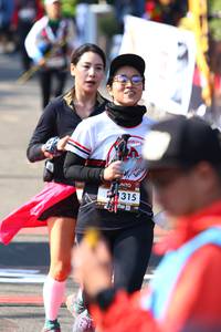 BIB: 315
                            <button type="button" onclick="openModal(6993804)" class="btn btn-primary btn-sm float-right btn-popup" data-toggle="modal" data-target=".modal-high-quality">
                        <i class="fas fa-shopping-cart"></i> Add to Cart
                    </button>
                                            <button type="button" onclick="isThisMe(6993804, true)" class="btn btn-success btn-sm float-right btn-popup btn-isme hidden" data-toggle="tooltip" data-placement="bottom" title="นี่คือรูปของคุณใช่ไหม คลิกที่นี่เพื่อเอาเข้าอัลบั้ม">
                        <i class="fas fa-plus"></i> Add to album
                    </button>
                    <button type="button" onclick="isThisMe(6993804, false)" class="btn btn-warning btn-sm float-right btn-popup btn-isnotme hidden">
                        <i class="fas fa-ban"></i> Remove from album
                    </button>