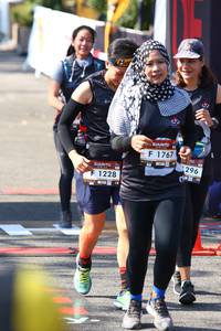 BIB: 1767, 296, 1228
                            <button type="button" onclick="openModal(7000763)" class="btn btn-primary btn-sm float-right btn-popup" data-toggle="modal" data-target=".modal-high-quality">
                        <i class="fas fa-shopping-cart"></i> Add to Cart
                    </button>
                                            <button type="button" onclick="isThisMe(7000763, true)" class="btn btn-success btn-sm float-right btn-popup btn-isme hidden" data-toggle="tooltip" data-placement="bottom" title="นี่คือรูปของคุณใช่ไหม คลิกที่นี่เพื่อเอาเข้าอัลบั้ม">
                        <i class="fas fa-plus"></i> Add to album
                    </button>
                    <button type="button" onclick="isThisMe(7000763, false)" class="btn btn-warning btn-sm float-right btn-popup btn-isnotme hidden">
                        <i class="fas fa-ban"></i> Remove from album
                    </button>