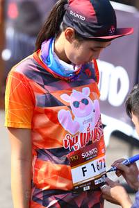 BIB: 1672
                            <button type="button" onclick="openModal(7009968)" class="btn btn-primary btn-sm float-right btn-popup" data-toggle="modal" data-target=".modal-high-quality">
                        <i class="fas fa-shopping-cart"></i> Add to Cart
                    </button>
                                            <button type="button" onclick="isThisMe(7009968, true)" class="btn btn-success btn-sm float-right btn-popup btn-isme hidden" data-toggle="tooltip" data-placement="bottom" title="นี่คือรูปของคุณใช่ไหม คลิกที่นี่เพื่อเอาเข้าอัลบั้ม">
                        <i class="fas fa-plus"></i> Add to album
                    </button>
                    <button type="button" onclick="isThisMe(7009968, false)" class="btn btn-warning btn-sm float-right btn-popup btn-isnotme hidden">
                        <i class="fas fa-ban"></i> Remove from album
                    </button>