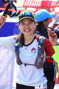 BIB: 250
                            <button type="button" onclick="openModal(7013289)" class="btn btn-primary btn-sm float-right btn-popup" data-toggle="modal" data-target=".modal-high-quality">
                        <i class="fas fa-shopping-cart"></i> Add to Cart
                    </button>
                                            <button type="button" onclick="isThisMe(7013289, true)" class="btn btn-success btn-sm float-right btn-popup btn-isme hidden" data-toggle="tooltip" data-placement="bottom" title="นี่คือรูปของคุณใช่ไหม คลิกที่นี่เพื่อเอาเข้าอัลบั้ม">
                        <i class="fas fa-plus"></i> Add to album
                    </button>
                    <button type="button" onclick="isThisMe(7013289, false)" class="btn btn-warning btn-sm float-right btn-popup btn-isnotme hidden">
                        <i class="fas fa-ban"></i> Remove from album
                    </button>