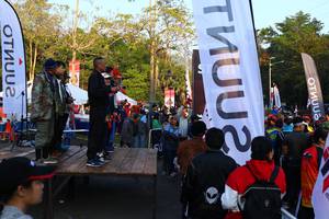 BIB: 
                            <button type="button" onclick="openModal(7106915)" class="btn btn-primary btn-sm float-right btn-popup" data-toggle="modal" data-target=".modal-high-quality">
                        <i class="fas fa-shopping-cart"></i> Add to Cart
                    </button>
                                            <button type="button" onclick="isThisMe(7106915, true)" class="btn btn-success btn-sm float-right btn-popup btn-isme hidden" data-toggle="tooltip" data-placement="bottom" title="นี่คือรูปของคุณใช่ไหม คลิกที่นี่เพื่อเอาเข้าอัลบั้ม">
                        <i class="fas fa-plus"></i> Add to album
                    </button>
                    <button type="button" onclick="isThisMe(7106915, false)" class="btn btn-warning btn-sm float-right btn-popup btn-isnotme hidden">
                        <i class="fas fa-ban"></i> Remove from album
                    </button>