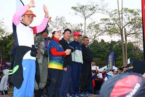 BIB: 
                            <button type="button" onclick="openModal(7107404)" class="btn btn-primary btn-sm float-right btn-popup" data-toggle="modal" data-target=".modal-high-quality">
                        <i class="fas fa-shopping-cart"></i> Add to Cart
                    </button>
                                            <button type="button" onclick="isThisMe(7107404, true)" class="btn btn-success btn-sm float-right btn-popup btn-isme hidden" data-toggle="tooltip" data-placement="bottom" title="นี่คือรูปของคุณใช่ไหม คลิกที่นี่เพื่อเอาเข้าอัลบั้ม">
                        <i class="fas fa-plus"></i> Add to album
                    </button>
                    <button type="button" onclick="isThisMe(7107404, false)" class="btn btn-warning btn-sm float-right btn-popup btn-isnotme hidden">
                        <i class="fas fa-ban"></i> Remove from album
                    </button>