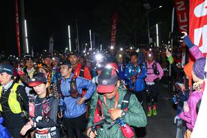 BIB: 4065
                            <button type="button" onclick="openModal(7107122)" class="btn btn-primary btn-sm float-right btn-popup" data-toggle="modal" data-target=".modal-high-quality">
                        <i class="fas fa-shopping-cart"></i> Add to Cart
                    </button>
                                            <button type="button" onclick="isThisMe(7107122, true)" class="btn btn-success btn-sm float-right btn-popup btn-isme hidden" data-toggle="tooltip" data-placement="bottom" title="นี่คือรูปของคุณใช่ไหม คลิกที่นี่เพื่อเอาเข้าอัลบั้ม">
                        <i class="fas fa-plus"></i> Add to album
                    </button>
                    <button type="button" onclick="isThisMe(7107122, false)" class="btn btn-warning btn-sm float-right btn-popup btn-isnotme hidden">
                        <i class="fas fa-ban"></i> Remove from album
                    </button>