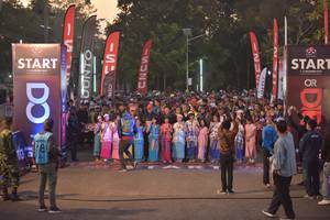 BIB: 7800
                            <button type="button" onclick="openModal(6847549)" class="btn btn-primary btn-sm float-right btn-popup" data-toggle="modal" data-target=".modal-high-quality">
                        <i class="fas fa-shopping-cart"></i> Add to Cart
                    </button>
                                            <button type="button" onclick="isThisMe(6847549, true)" class="btn btn-success btn-sm float-right btn-popup btn-isme hidden" data-toggle="tooltip" data-placement="bottom" title="นี่คือรูปของคุณใช่ไหม คลิกที่นี่เพื่อเอาเข้าอัลบั้ม">
                        <i class="fas fa-plus"></i> Add to album
                    </button>
                    <button type="button" onclick="isThisMe(6847549, false)" class="btn btn-warning btn-sm float-right btn-popup btn-isnotme hidden">
                        <i class="fas fa-ban"></i> Remove from album
                    </button>