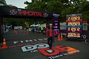 BIB: 13923, 2660, 109, 0009
                            <button type="button" onclick="openModal(6912904)" class="btn btn-primary btn-sm float-right btn-popup" data-toggle="modal" data-target=".modal-high-quality">
                        <i class="fas fa-shopping-cart"></i> Add to Cart
                    </button>
                                            <button type="button" onclick="isThisMe(6912904, true)" class="btn btn-success btn-sm float-right btn-popup btn-isme hidden" data-toggle="tooltip" data-placement="bottom" title="นี่คือรูปของคุณใช่ไหม คลิกที่นี่เพื่อเอาเข้าอัลบั้ม">
                        <i class="fas fa-plus"></i> Add to album
                    </button>
                    <button type="button" onclick="isThisMe(6912904, false)" class="btn btn-warning btn-sm float-right btn-popup btn-isnotme hidden">
                        <i class="fas fa-ban"></i> Remove from album
                    </button>