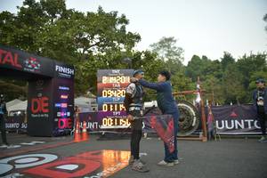 BIB: 09420
                            <button type="button" onclick="openModal(6868830)" class="btn btn-primary btn-sm float-right btn-popup" data-toggle="modal" data-target=".modal-high-quality">
                        <i class="fas fa-shopping-cart"></i> Add to Cart
                    </button>
                                            <button type="button" onclick="isThisMe(6868830, true)" class="btn btn-success btn-sm float-right btn-popup btn-isme hidden" data-toggle="tooltip" data-placement="bottom" title="นี่คือรูปของคุณใช่ไหม คลิกที่นี่เพื่อเอาเข้าอัลบั้ม">
                        <i class="fas fa-plus"></i> Add to album
                    </button>
                    <button type="button" onclick="isThisMe(6868830, false)" class="btn btn-warning btn-sm float-right btn-popup btn-isnotme hidden">
                        <i class="fas fa-ban"></i> Remove from album
                    </button>