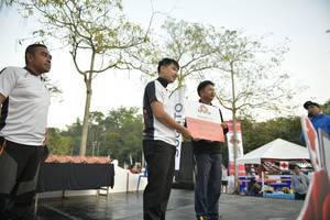 BIB: 
                            <button type="button" onclick="openModal(6868882)" class="btn btn-primary btn-sm float-right btn-popup" data-toggle="modal" data-target=".modal-high-quality">
                        <i class="fas fa-shopping-cart"></i> Add to Cart
                    </button>
                                            <button type="button" onclick="isThisMe(6868882, true)" class="btn btn-success btn-sm float-right btn-popup btn-isme hidden" data-toggle="tooltip" data-placement="bottom" title="นี่คือรูปของคุณใช่ไหม คลิกที่นี่เพื่อเอาเข้าอัลบั้ม">
                        <i class="fas fa-plus"></i> Add to album
                    </button>
                    <button type="button" onclick="isThisMe(6868882, false)" class="btn btn-warning btn-sm float-right btn-popup btn-isnotme hidden">
                        <i class="fas fa-ban"></i> Remove from album
                    </button>