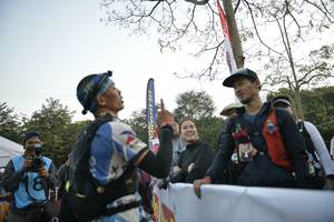 BIB: 
                            <button type="button" onclick="openModal(6868863)" class="btn btn-primary btn-sm float-right btn-popup" data-toggle="modal" data-target=".modal-high-quality">
                        <i class="fas fa-shopping-cart"></i> Add to Cart
                    </button>
                                            <button type="button" onclick="isThisMe(6868863, true)" class="btn btn-success btn-sm float-right btn-popup btn-isme hidden" data-toggle="tooltip" data-placement="bottom" title="นี่คือรูปของคุณใช่ไหม คลิกที่นี่เพื่อเอาเข้าอัลบั้ม">
                        <i class="fas fa-plus"></i> Add to album
                    </button>
                    <button type="button" onclick="isThisMe(6868863, false)" class="btn btn-warning btn-sm float-right btn-popup btn-isnotme hidden">
                        <i class="fas fa-ban"></i> Remove from album
                    </button>