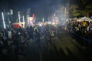 BIB: 
                            <button type="button" onclick="openModal(7051719)" class="btn btn-primary btn-sm float-right btn-popup" data-toggle="modal" data-target=".modal-high-quality">
                        <i class="fas fa-shopping-cart"></i> Add to Cart
                    </button>
                                            <button type="button" onclick="isThisMe(7051719, true)" class="btn btn-success btn-sm float-right btn-popup btn-isme hidden" data-toggle="tooltip" data-placement="bottom" title="นี่คือรูปของคุณใช่ไหม คลิกที่นี่เพื่อเอาเข้าอัลบั้ม">
                        <i class="fas fa-plus"></i> Add to album
                    </button>
                    <button type="button" onclick="isThisMe(7051719, false)" class="btn btn-warning btn-sm float-right btn-popup btn-isnotme hidden">
                        <i class="fas fa-ban"></i> Remove from album
                    </button>